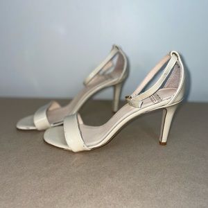 Summit White Mountain Patent Natural Heels.